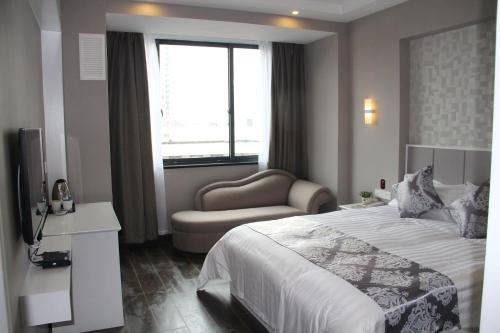 This photo about Elan Hotel Ningbo Bus Center shared on HyHotel.com