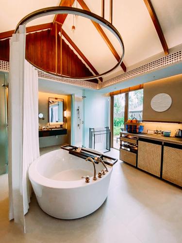Bathroom, Pullman Khao Lak Resort in Haadson Beach Bathroom, Pullman Khao Lak Resort in Haadson Beach