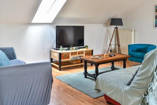 Appartement spacieux et lumineux - Centre - Bord Loire - Climatisation - Wifi - Tout Confort in Ile Offard Appartement spacieux et lumineux - Centre - Bord Loire - Climatisation - Wifi - Tout Confort in Ile Offard