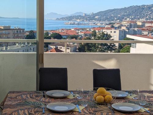 Beautiful rooftop apartment with terrace and sea view.