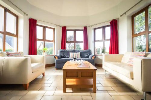 Shared lounge/TV area, Morriscastle Seaview House Kilmuckridge by Trident Holiday Homes in Kilmuckridge Shared lounge/TV area, Morriscastle Seaview House Kilmuckridge by Trident Holiday Homes in Kilmuckridge