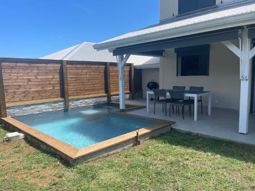 Piscine, Villas Kanisi 4 étoiles à Baie-Mahault (Villas Kanisi 4 etoiles a Baie-Mahault) in Baie Mahault Piscine, Villas Kanisi 4 étoiles à Baie-Mahault (Villas Kanisi 4 etoiles a Baie-Mahault) in Baie Mahault