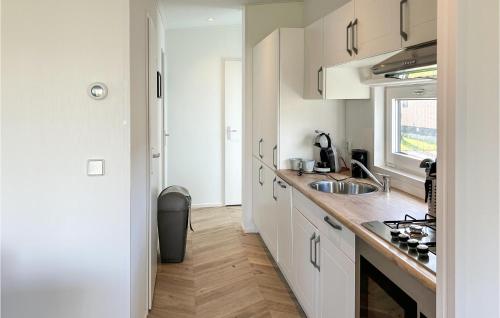 Kitchen, Gorgeous Home In Scherpenisse in Tholen Kitchen, Gorgeous Home In Scherpenisse in Tholen