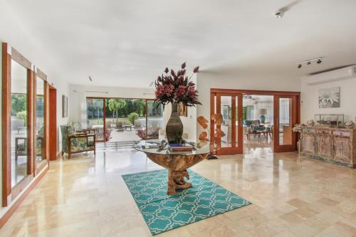 Facilities, Stunning Villa with Private Pool and Jacuzzi in Casa de Campo in La Romana Facilities, Stunning Villa with Private Pool and Jacuzzi in Casa de Campo in La Romana