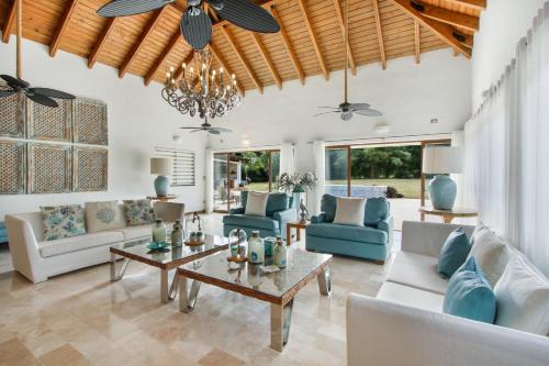 Facilities, Stunning Villa with Private Pool and Jacuzzi in Casa de Campo in La Romana Facilities, Stunning Villa with Private Pool and Jacuzzi in Casa de Campo in La Romana