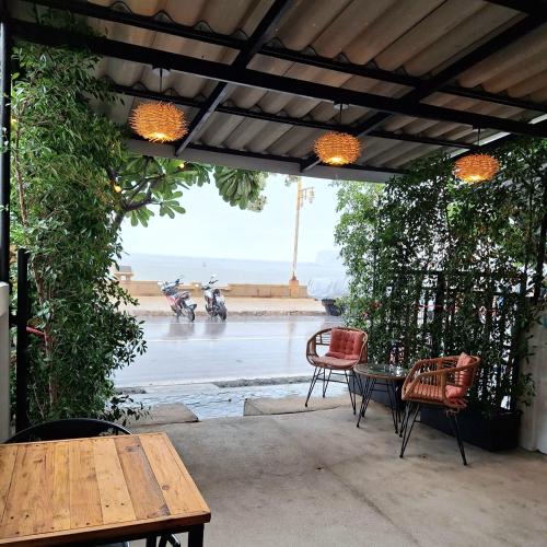 مدخل, Friday's Guesthouse and Cafe in Prachuap Khiri Khan City Center مدخل, Friday's Guesthouse and Cafe in Prachuap Khiri Khan City Center