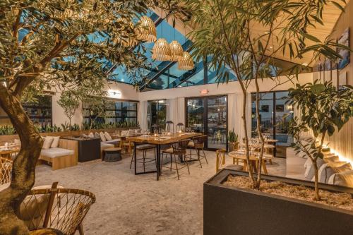 Restaurant, Fort George Hotel & Spa in Belize City Restaurant, Fort George Hotel & Spa in Belize City