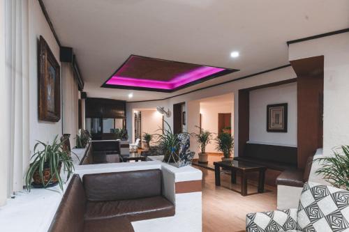 Előcsarnok, Hotel & Suites Villa del Sol in Morelia Előcsarnok, Hotel & Suites Villa del Sol in Morelia