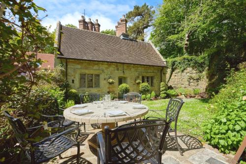 Hotellet från utsidan, Church House in Östra Ventnor Hotellet från utsidan, Church House in Östra Ventnor