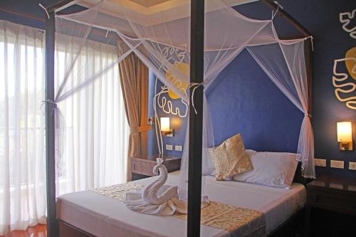 HOTEL PALACIO near Ramon Mitra Sports Complex HOTEL PALACIO near Ramon Mitra Sports Complex