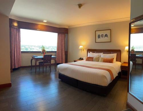 Topland Hotel in Phitsanulok Topland Hotel in Phitsanulok