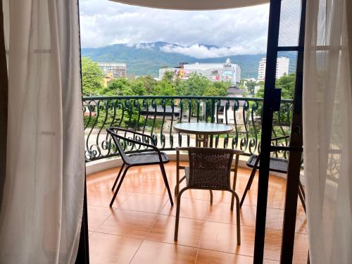 Apartment with mountain-view near nimman