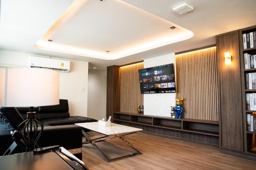 Shared lounge/TV area, Indigo Hotel Hatyai in Hat Yai North Shared lounge/TV area, Indigo Hotel Hatyai in Hat Yai North