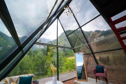 Aayna in Majach Aayna in Majach