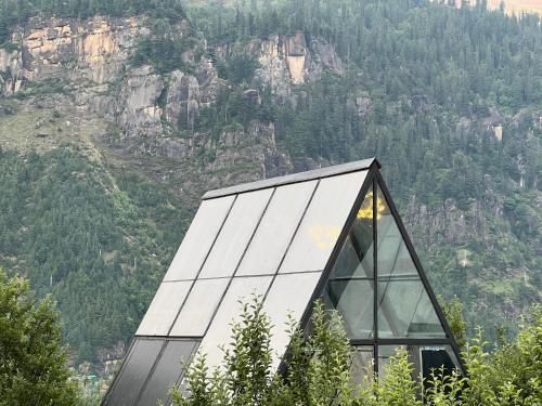 Aayna in Majach Aayna in Majach