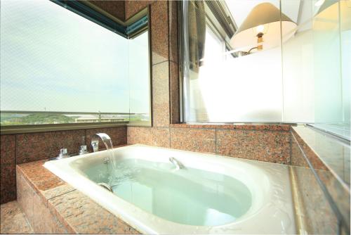 浴室, 華翠苑酒店 (Hotel Kasuien) in 嬉野 浴室, 華翠苑酒店 (Hotel Kasuien) in 嬉野