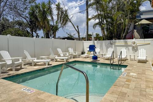 4 - Island Paradise Cottages - Skyview Villa in Madeira Beach 4 - Island Paradise Cottages - Skyview Villa in Madeira Beach