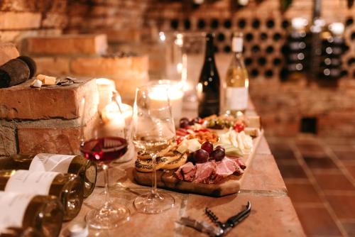 Comida y bebida, Vinny sklep in Moravska Nova Ves Comida y bebida, Vinny sklep in Moravska Nova Ves