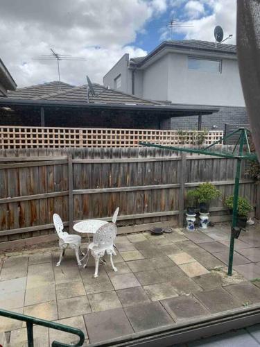 Glenroy Home near airport, city&shop in Fawkner Glenroy Home near airport, city&shop in Fawkner