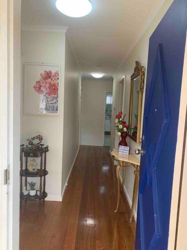 Glenroy Home near airport, city&shop in Fawkner Glenroy Home near airport, city&shop in Fawkner