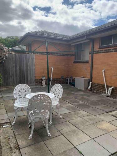 Glenroy Home near airport, city&shop in Fawkner Glenroy Home near airport, city&shop in Fawkner