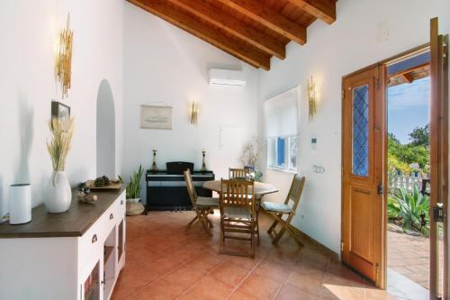 Casa da Eira - Quinta do Mestre in อัลเดยา ตูริสติกา ดาส โอลิเวราส Casa da Eira - Quinta do Mestre in อัลเดยา ตูริสติกา ดาส โอลิเวราส