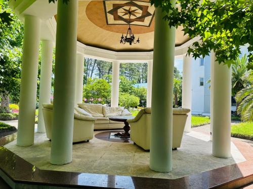 Claude Monet beach hotel in Ureki Claude Monet beach hotel in Ureki