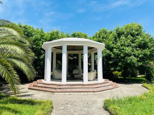 Claude Monet beach hotel in Ureki Claude Monet beach hotel in Ureki