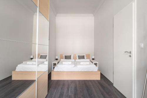 TopCentral Apartment by Cavaland