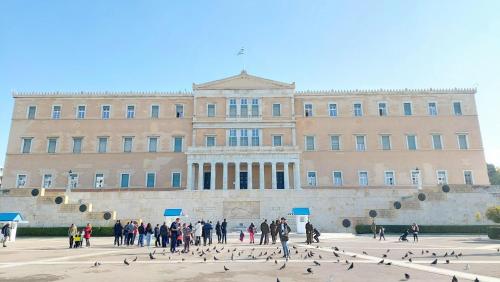 Elegant apartment under the Acropolis - image 10