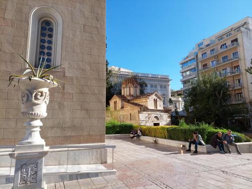 Elegant apartment under the Acropolis - image 13