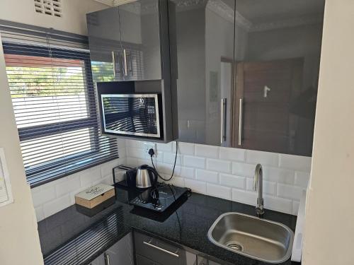 Konyha, Intuthuzelo on Bramleigh in Summerpride Konyha, Intuthuzelo on Bramleigh in Summerpride