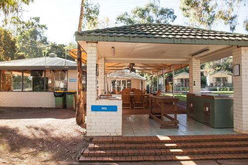 Facilities, Crystal Brook Tourist Park Hotel in Doncaster Facilities, Crystal Brook Tourist Park Hotel in Doncaster