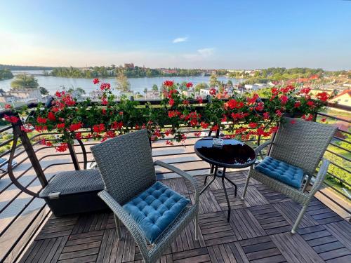 Létesítmények, Artystyczna przestrzeń z widokiem na jeziora (Artystyczna przestrzen z widokiem na jeziora) in Ilawa Létesítmények, Artystyczna przestrzeń z widokiem na jeziora (Artystyczna przestrzen z widokiem na jeziora) in Ilawa