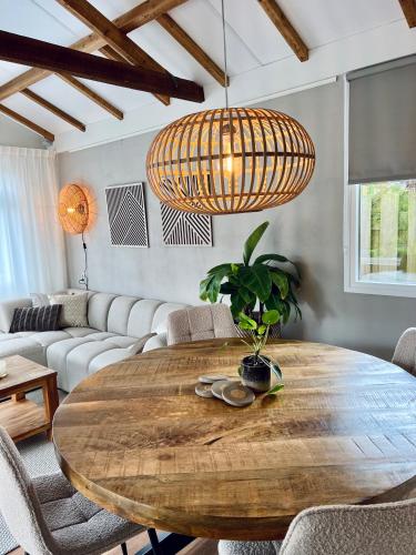 Food and beverages, Luxe Boshuisje met Prive Wellness & Jacuzzi op de Veluwe in Ermelo Food and beverages, Luxe Boshuisje met Prive Wellness & Jacuzzi op de Veluwe in Ermelo