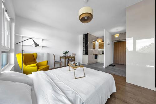 Warsaw Białołęka Apartment - Balcony, Parking, AC - by Rentujemy