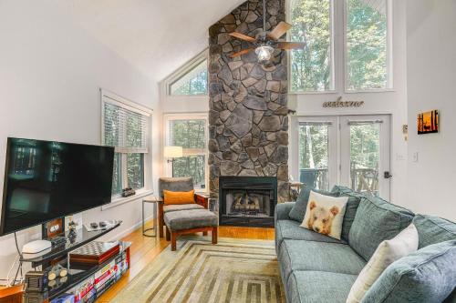 Cabin with Deck and Screened-In Porch in New Market! in New Market (VA) Cabin with Deck and Screened-In Porch in New Market! in New Market (VA)