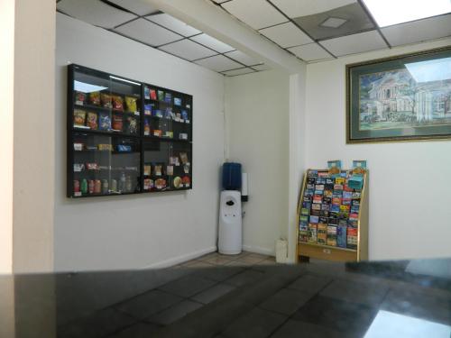 Lobby, Travel Inn Atlanta near Aaron's Amphitheatre at Lakewood Lobby, Travel Inn Atlanta near Aaron's Amphitheatre at Lakewood