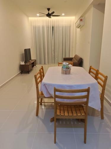 Sri Indah Pool Condostay in Sepilok Sri Indah Pool Condostay in Sepilok