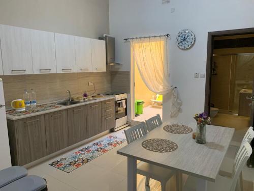 Faciliteter, A lovely ground floor apartment, 15 minutes by car from the airport and 2 minutes walk to the beach. in Birzebbuga Faciliteter, A lovely ground floor apartment, 15 minutes by car from the airport and 2 minutes walk to the beach. in Birzebbuga