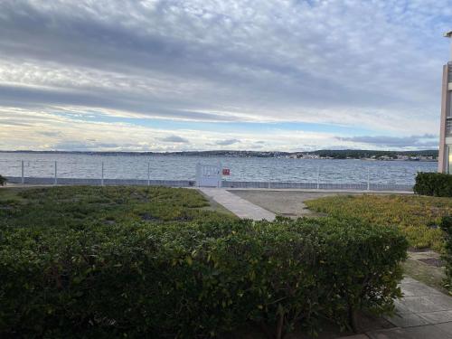 Charmant T1 avec climatisation, WIFI, parking à Balaruc-les-Bains - FR-1-553-218 (Charmant T1 avec climatisation, WIFI, parking a Balaruc-les-Bains - FR-1-553-218) in เบรารุส เลส เบียน Charmant T1 avec climatisation, WIFI, parking à Balaruc-les-Bains - FR-1-553-218 (Charmant T1 avec climatisation, WIFI, parking a Balaruc-les-Bains - FR-1-553-218) in เบรารุส เลส เบียน