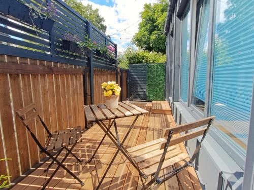 Balcony/terrace, Tihase tiny house with free bike use in Kristiine Balcony/terrace, Tihase tiny house with free bike use in Kristiine