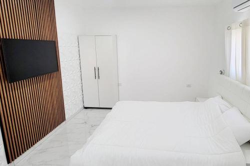 Deluxe Apartment in Ramat Gan Next to Sheba Hospital in Suburbs/Airport Deluxe Apartment in Ramat Gan Next to Sheba Hospital in Suburbs/Airport