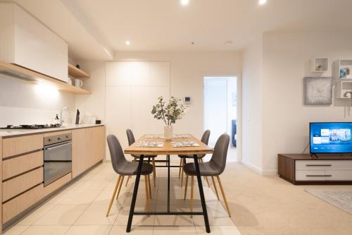 Brand New 2br2ba Caulfield Parkbalcony Poolgym in Caulfield Brand New 2br2ba Caulfield Parkbalcony Poolgym in Caulfield