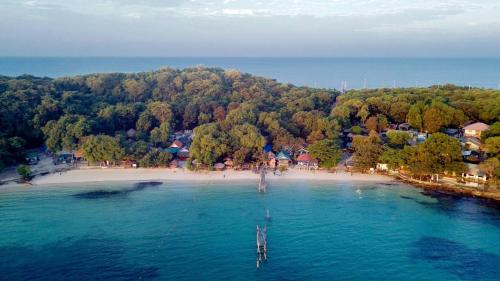 Koh Samed Lungdrum Hurtbeach in 奧田恩 Koh Samed Lungdrum Hurtbeach in 奧田恩