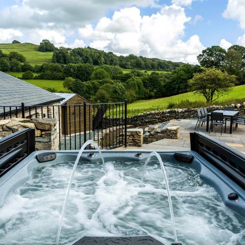 Hot tub, Thornyfield Barn in Winster Hot tub, Thornyfield Barn in Winster