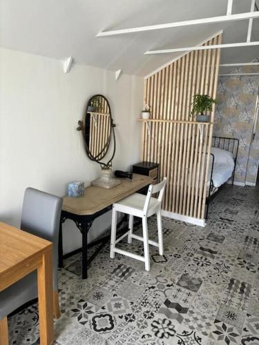 Private apartment with en-suite in Bournemouth Suburbs Private apartment with en-suite in Bournemouth Suburbs