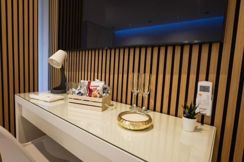 Facilities, Luxury room in Centro Direzionale Facilities, Luxury room in Centro Direzionale