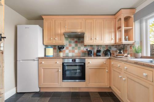 Lovely 2-Bed Cottage in St Brides Pembrokeshire in Haverfordwest City Center Lovely 2-Bed Cottage in St Brides Pembrokeshire in Haverfordwest City Center