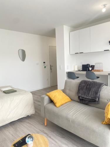 睡床, Studio cosy situé à Bois Colombes (Studio cosy situe a Bois Colombes) in 布瓦科隆布 睡床, Studio cosy situé à Bois Colombes (Studio cosy situe a Bois Colombes) in 布瓦科隆布